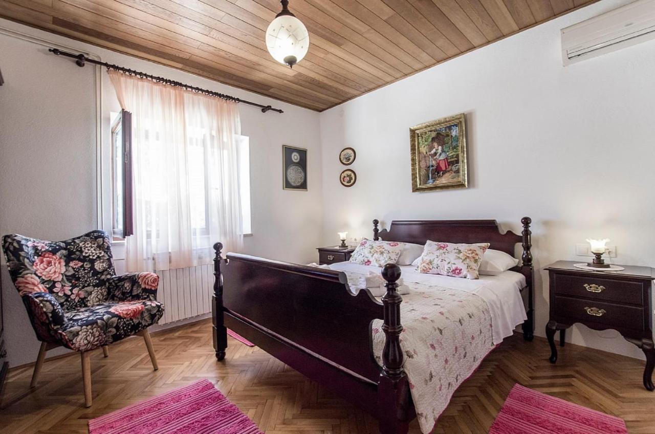 Holiday Home Villa Spilla Selca  Kültér fotó